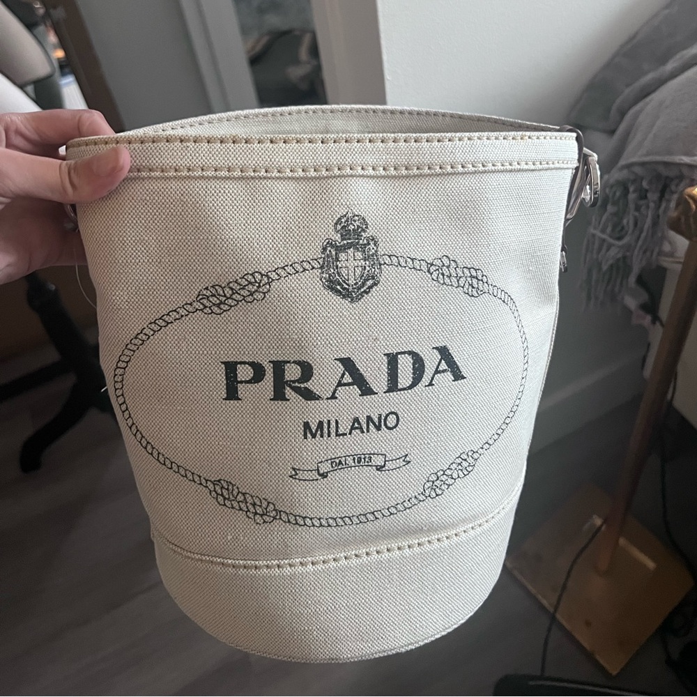 NWT Prada bucket bag missing strap